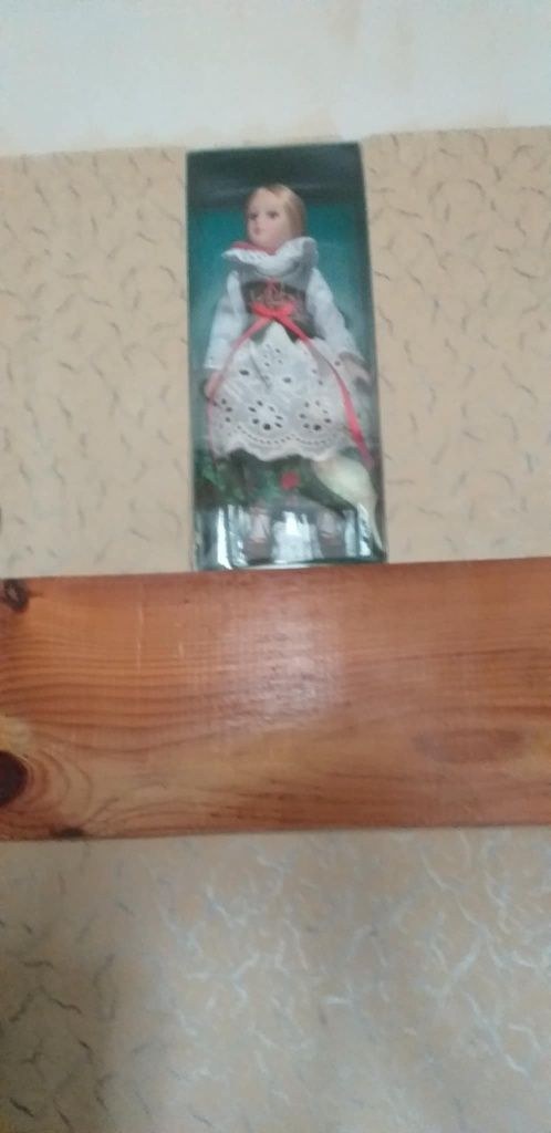 33 Lalki z kolekcji "Polskie stroje ludowe"