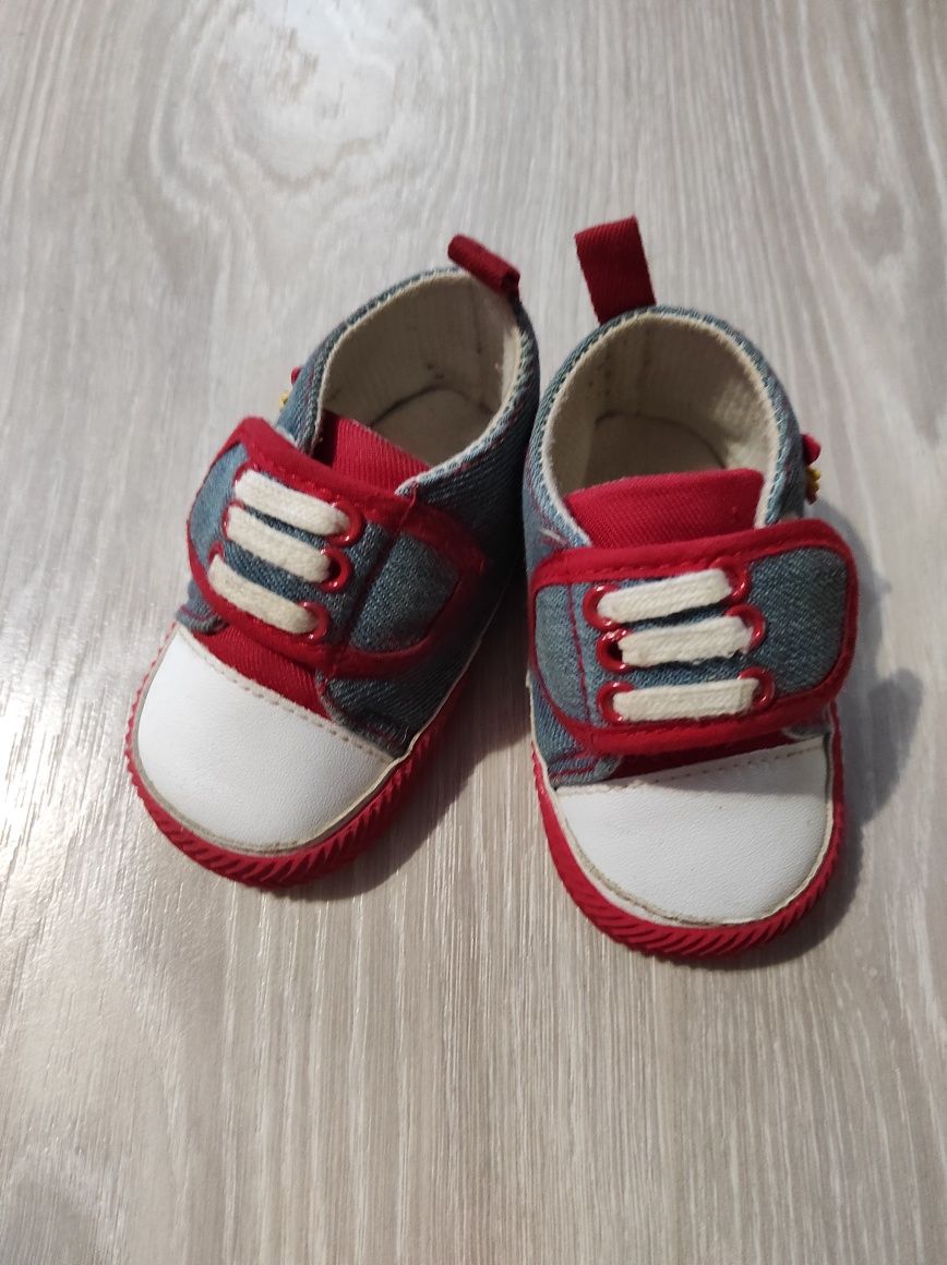 Взуття дитяче (різний розмір)