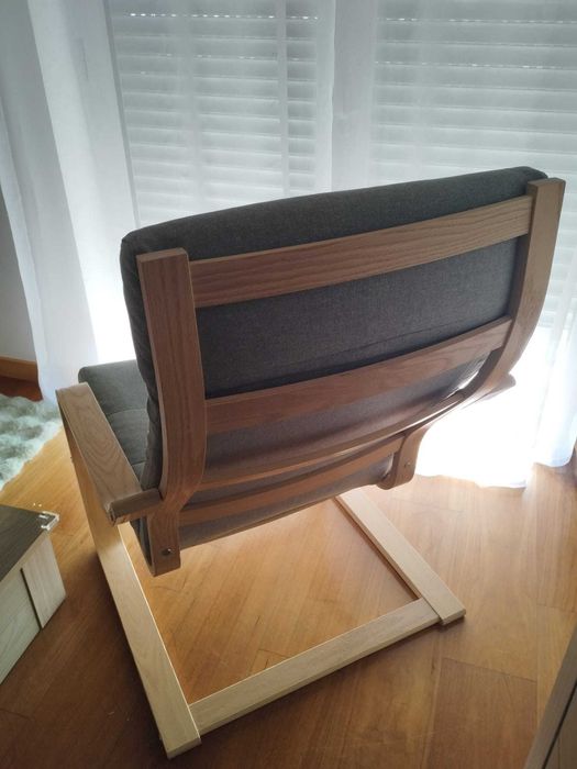 Cadeira Poltrona, chapa de carvalho e almofada verde claro