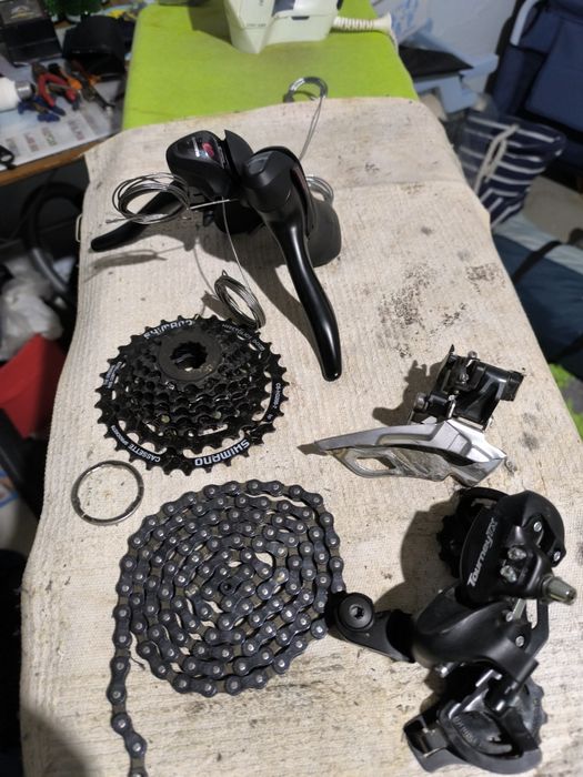 Manetes de estrada e grupo Shimano 2x7v