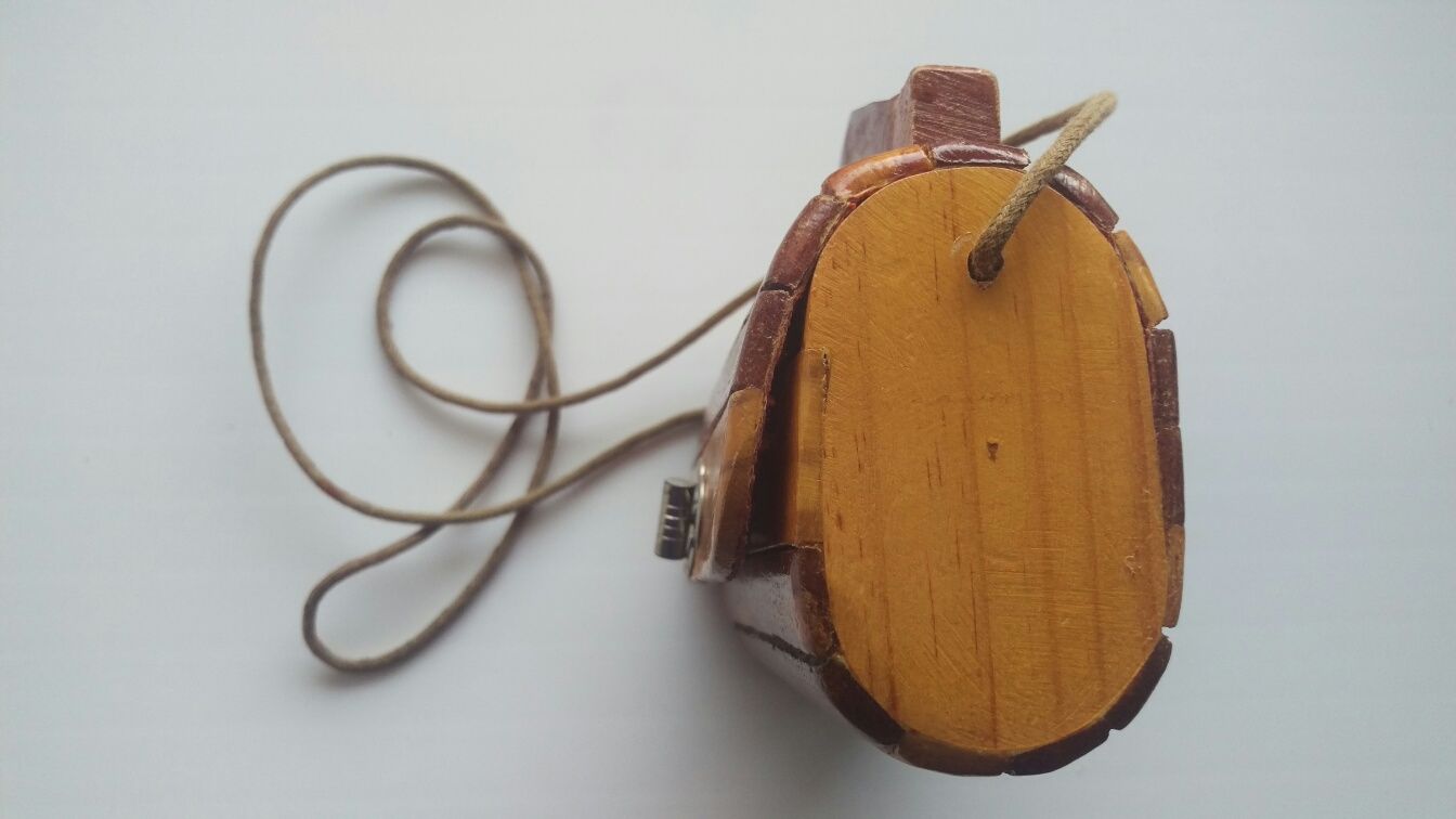 Оригинальная женская миниатюрная сумочка косметичка из дерева.
Сумка