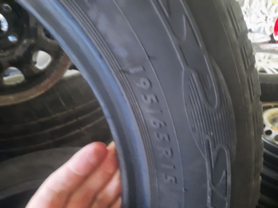 Шини 195/65/r15 комплект 2шт dunlop