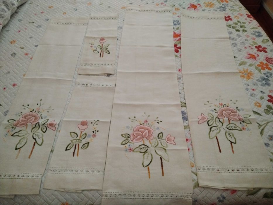 Toalhas de banho em linho . 2 de rosto, 2 de bidé e 1 grande