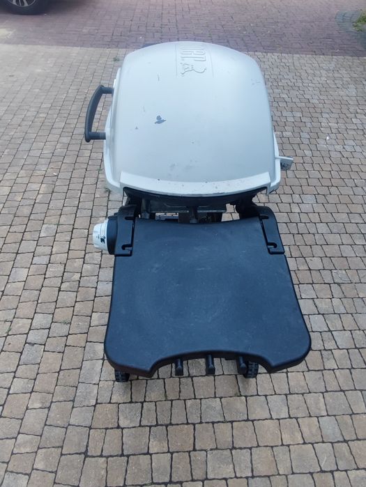 Grill gazowy Weber duży ze  stolikiem - założone nowe palniki..