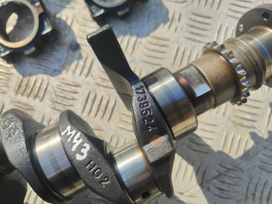 Двигун BMW м43b16 по запчастинах