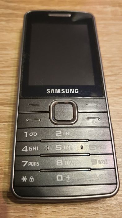 Samsung   S5611  idealny  dla  seniora