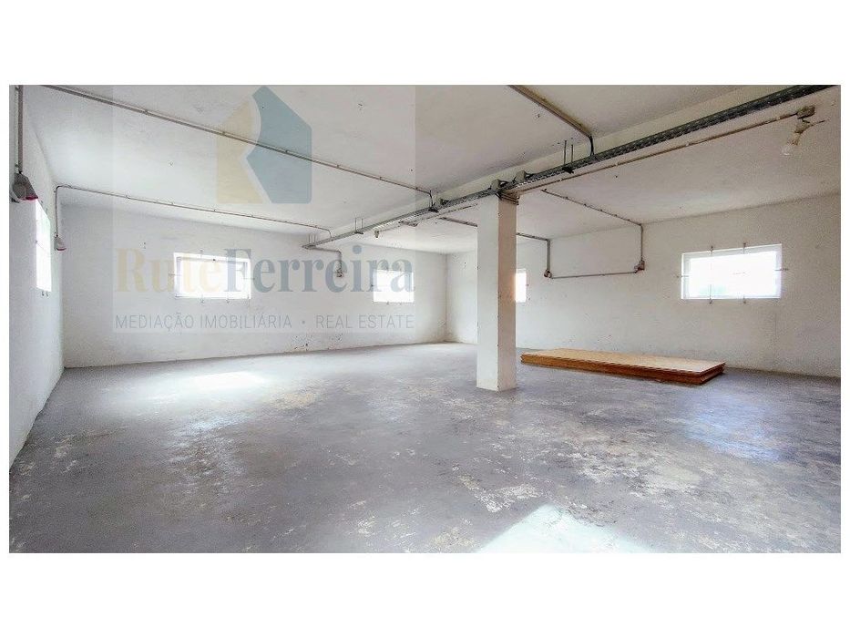 Armazém localizado na Barreiralva