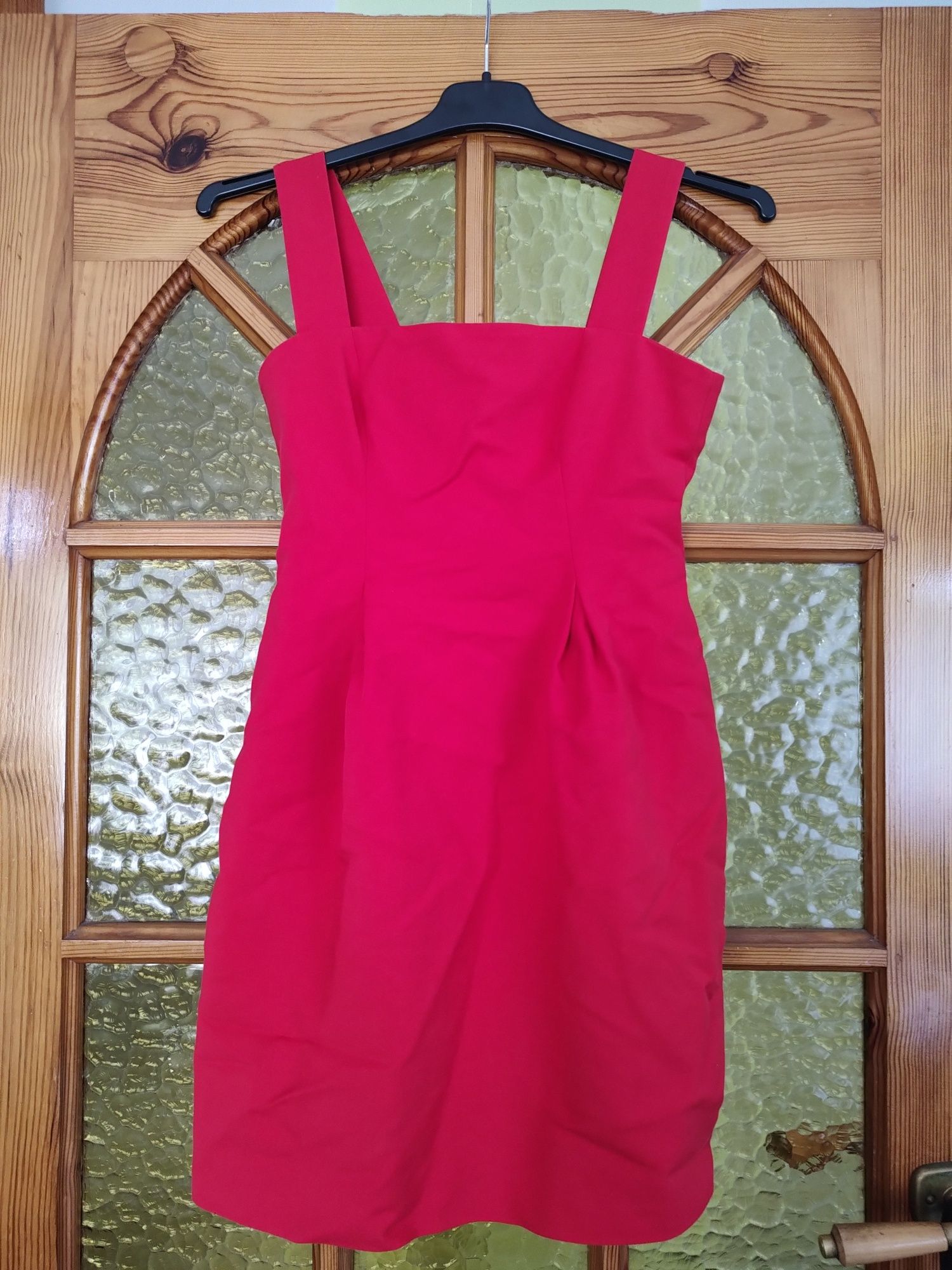 Czerwona sukienka na ramiączkach z bolerkiem MOHITO 34