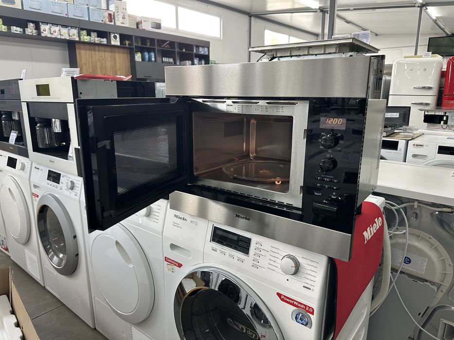 Вбудована мікрохвильова піч Miele M 8260-2