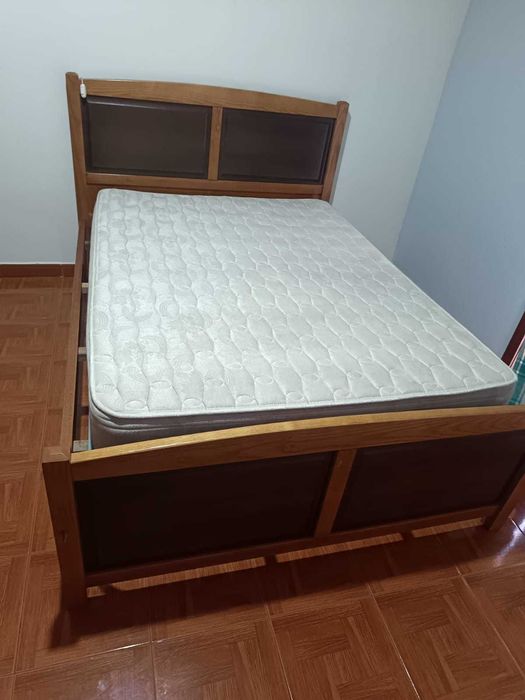Cama com estreado e colchão