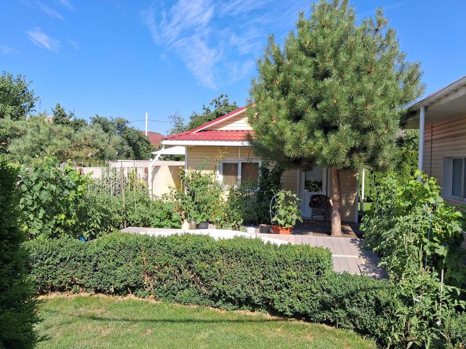 Будинок з ремонтом та басейном у Крюкові