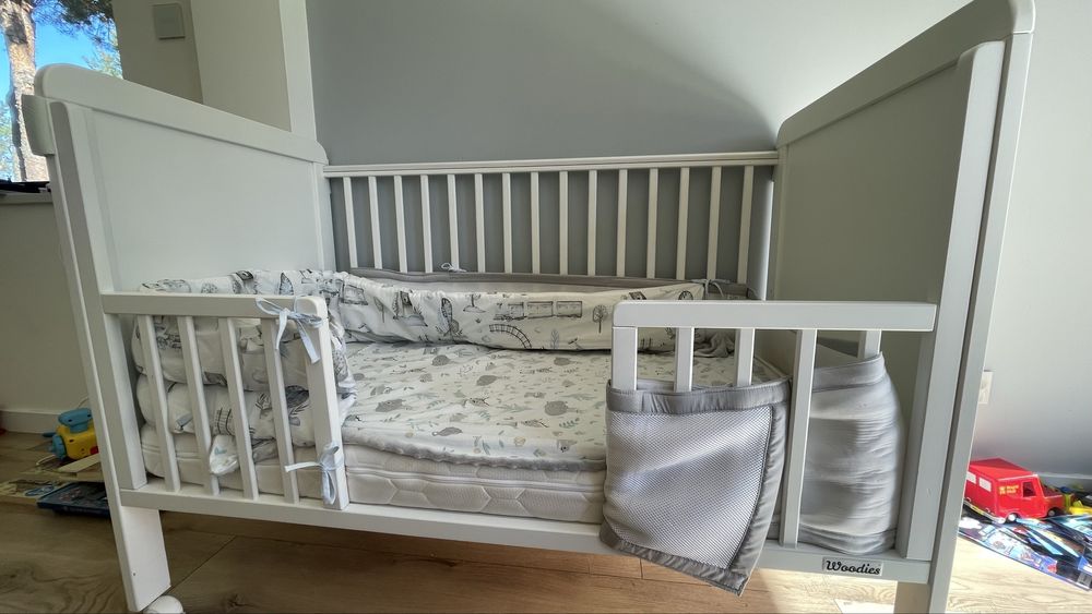 Łóżeczko Country Cot 120×60 z materacem, przewijakiem, szufladą +extra