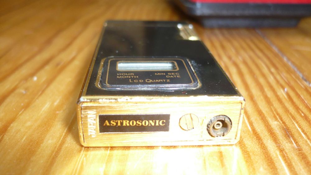 Isqueiro com Relógio Vintage - Astrosonic Lcd Lighter