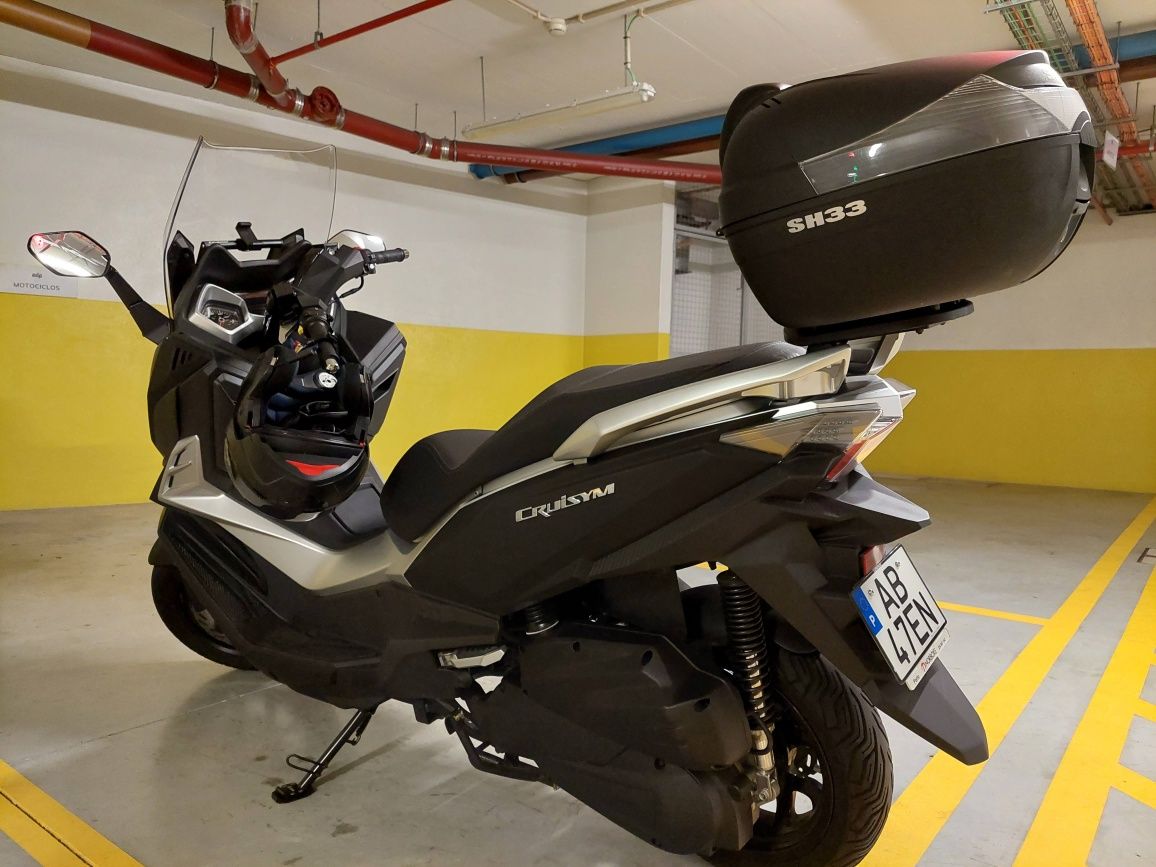 Cruisym 125 com case incluída.