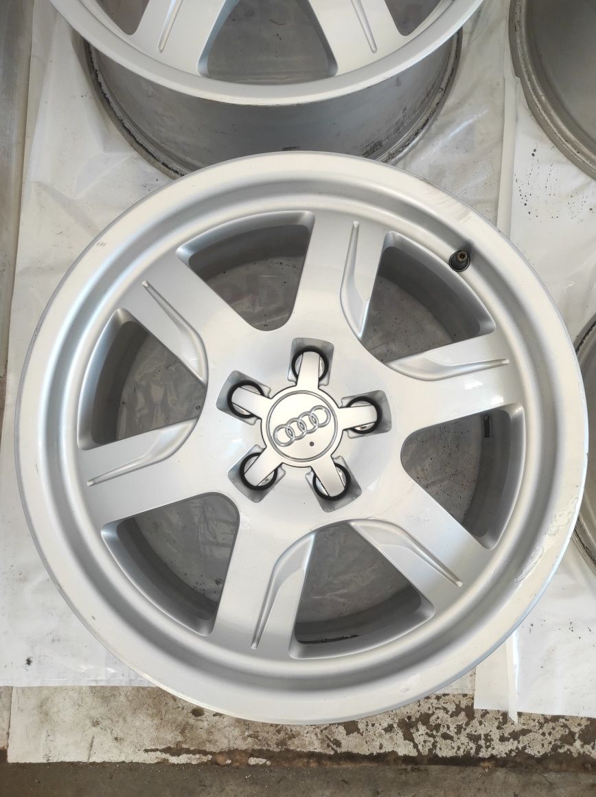 376 Felgi aluminiowe ORYGINAŁ AUDI R 17 5x112 otwór 66