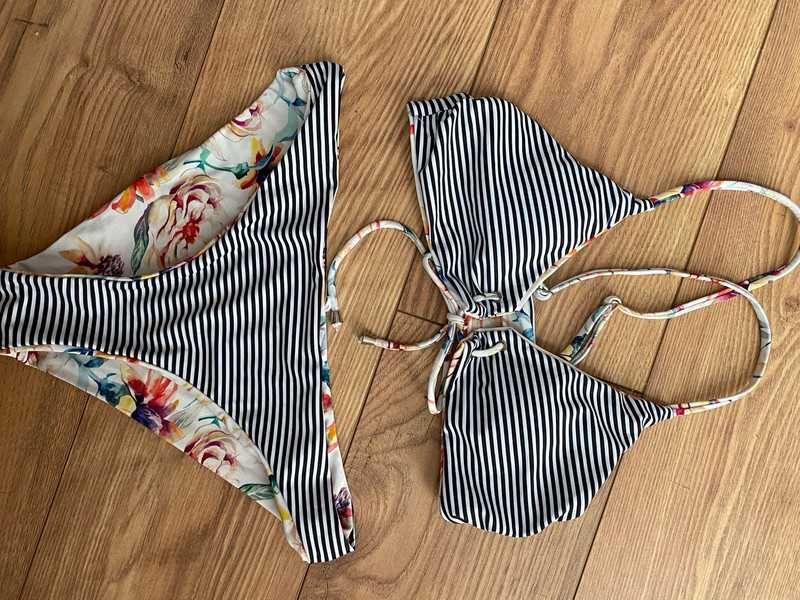 Dwustronny strój kąpielowy w paski i w kwiaty
