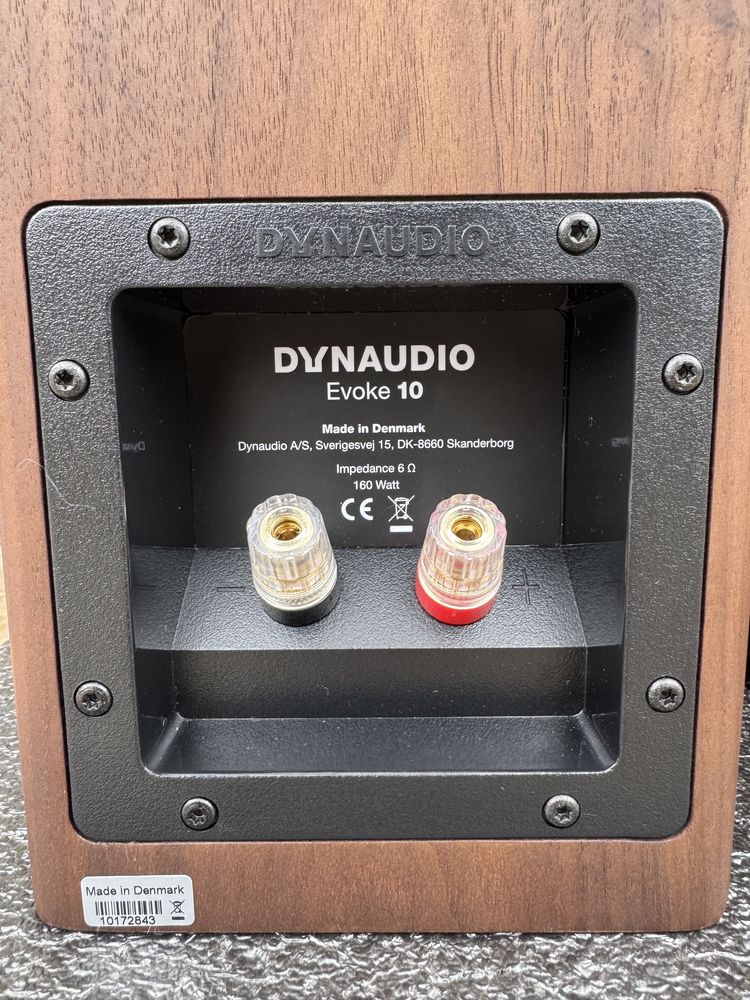 Полична акустика Dynaudio Evoke 10 Walnut Wood