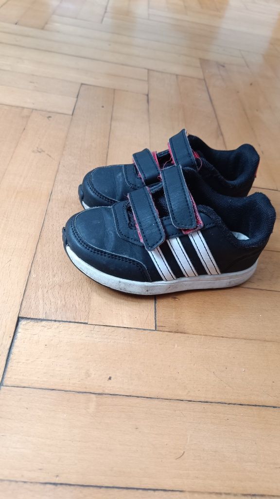 Buty adidasy adidas dla chłopca rozmiar 25 czarne na rzepy