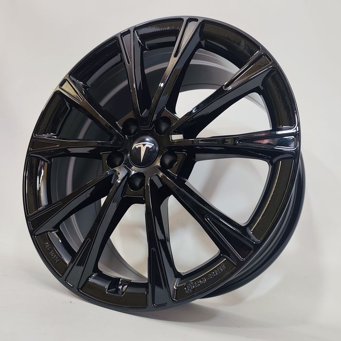 5x114,3 19" 8,5j et40 nowe Tesla model 3 Lexus promocja
