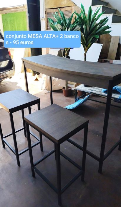 Mesa Alta e 2 bancos altos