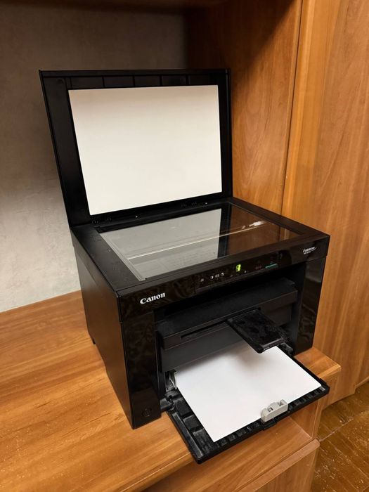 Продам принтер БФП Canon i-SENSYS MF3010(5252BO34AA) + 1картридж