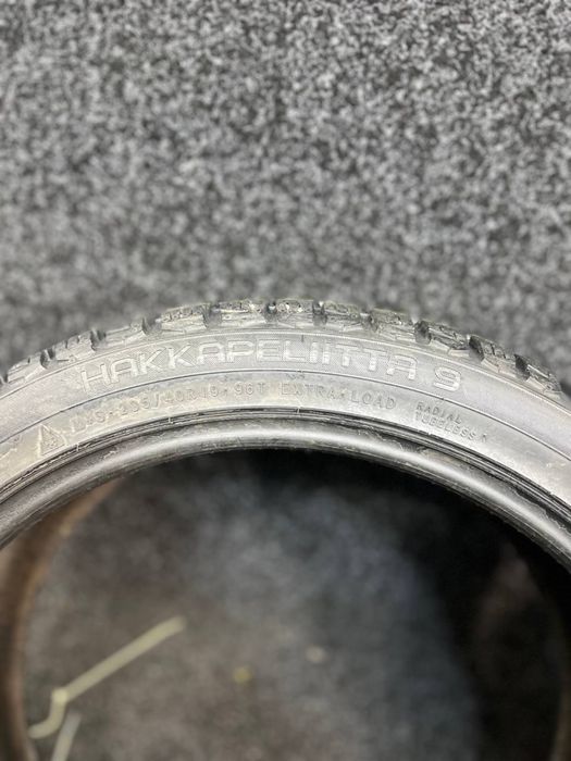 Продам Б/У шини Nokian 235/40R19 Hakkapeliitta 9
