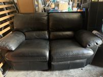 Sofa em Pele com descansa pernas