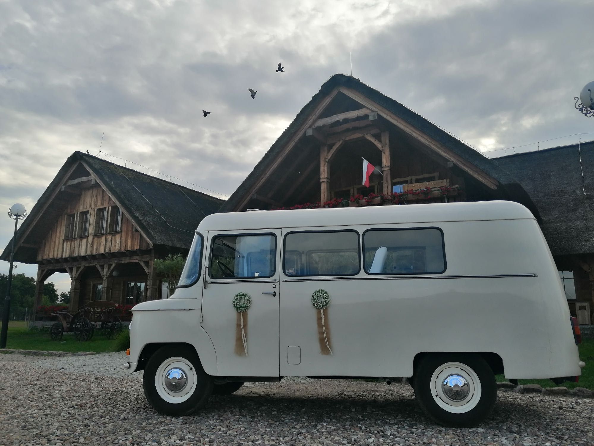 Na wynajem ślubna Nysa, zabytkowe auto do ślubu i na jubileusz