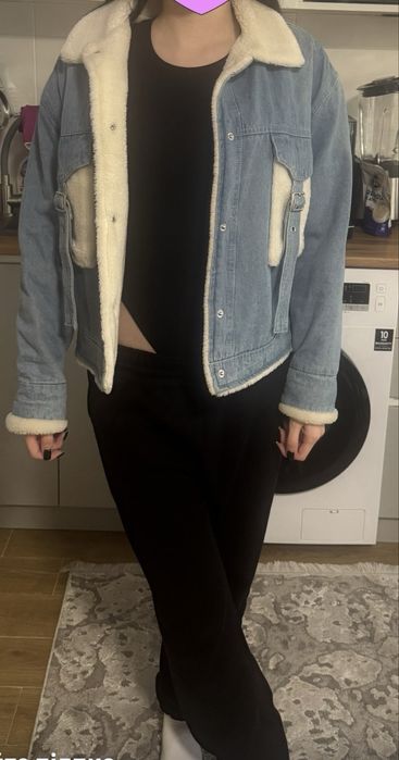 Тепла жіноча джинсова куртка