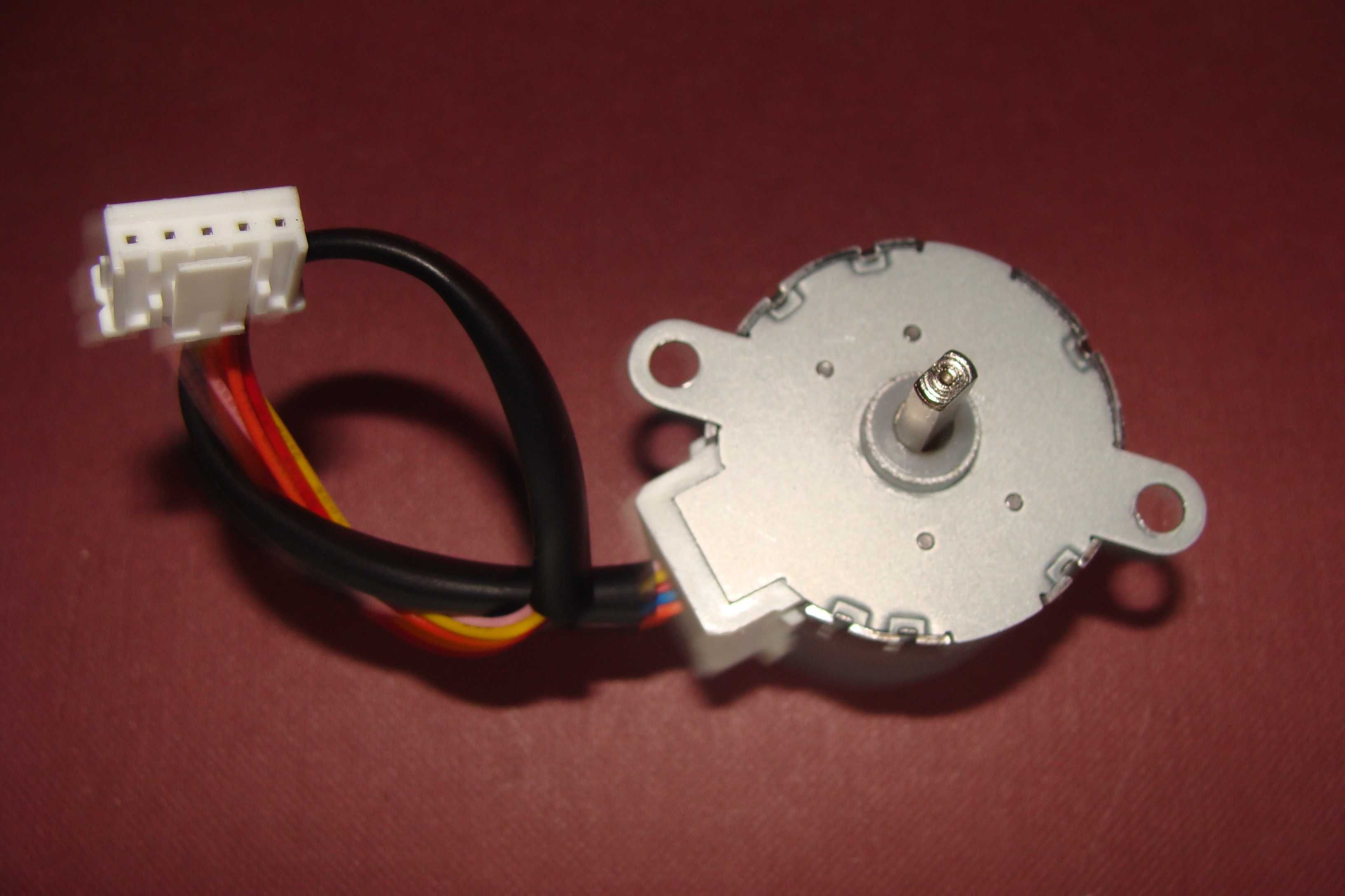 Silnik krokowy DC 24V ..typ: MST35H