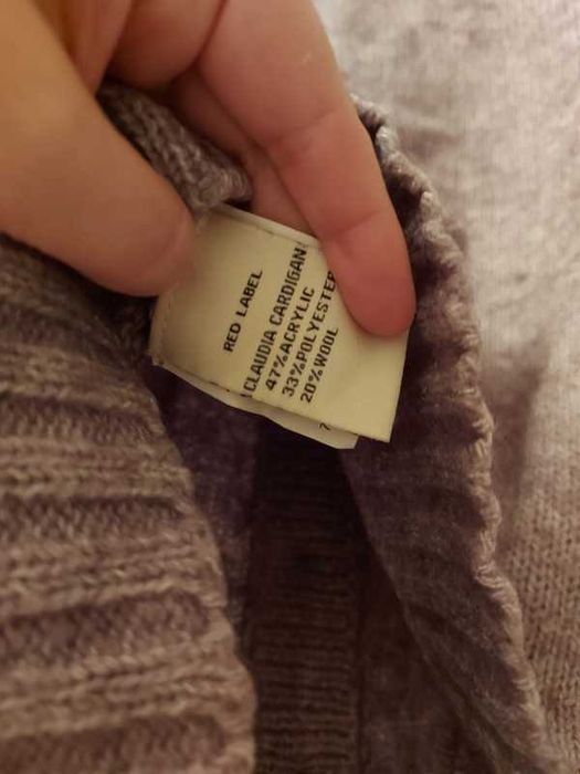 Długi kardigan Red Label — miękki ciepły z kieszeniami retro cozy look