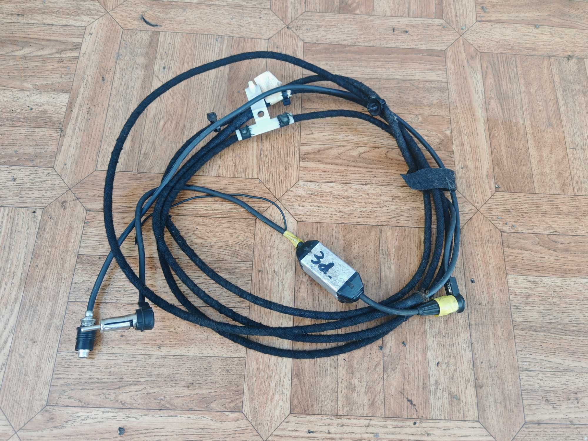 Volkswagen Golf IV Antena krótka + wiązka