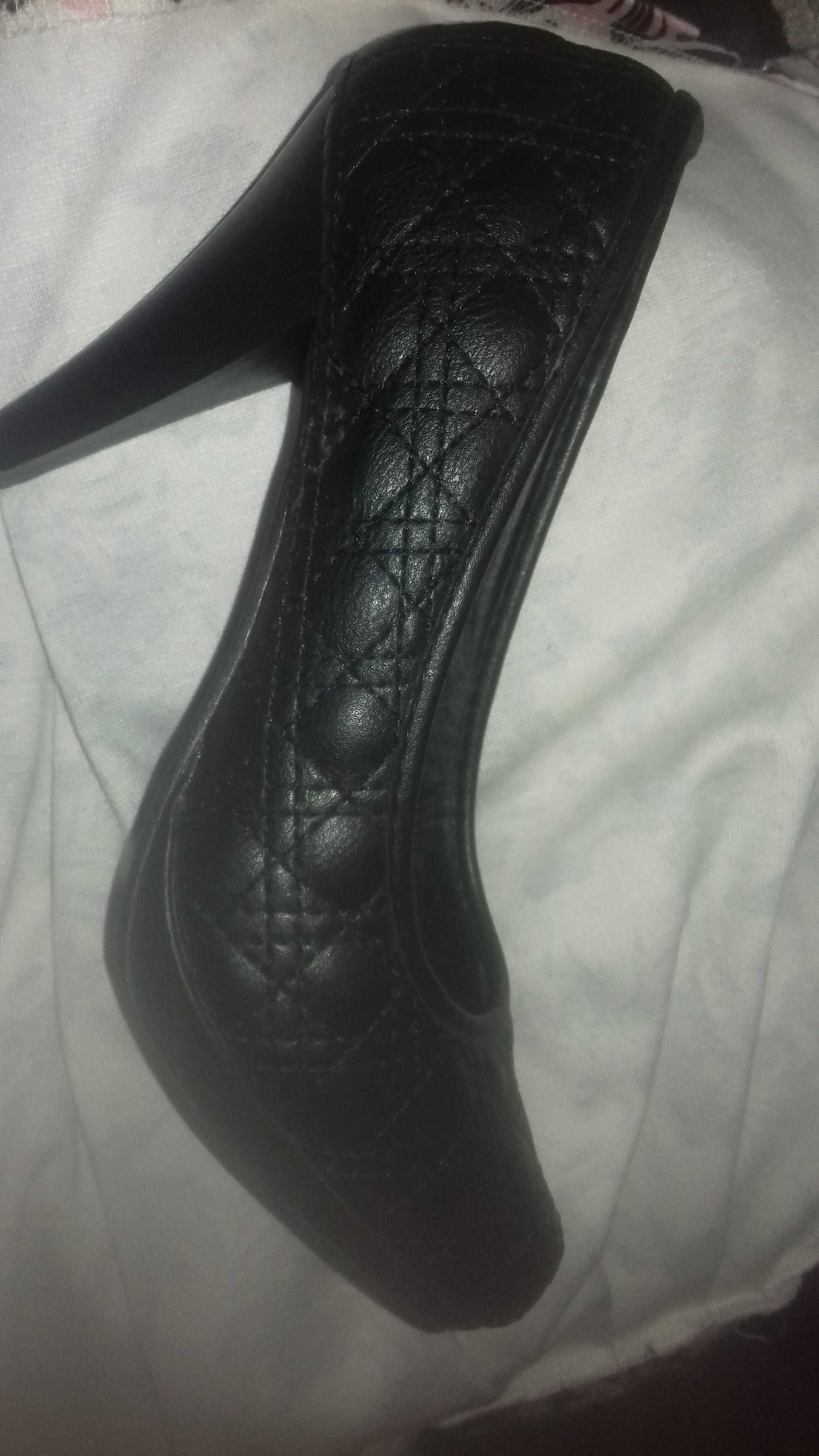 Damskie buty na obcasie słupku
