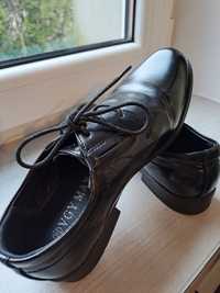 Pantofle buty czarne chłopięce 35