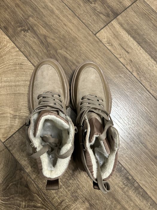 Beżowe trapery na grubej podeszwie, Nowe , rozmiar 38