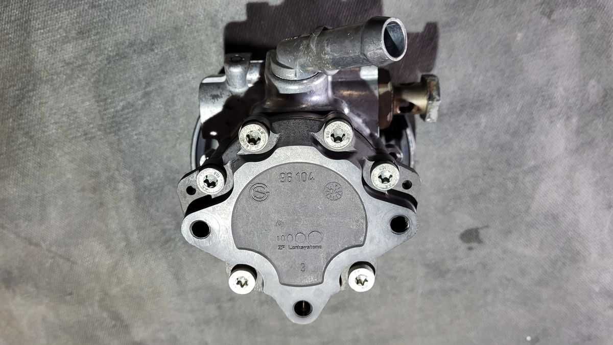 AUDI A8 D3 6.0 W12 BHT pompa wspomagania 4E0.145.156C .