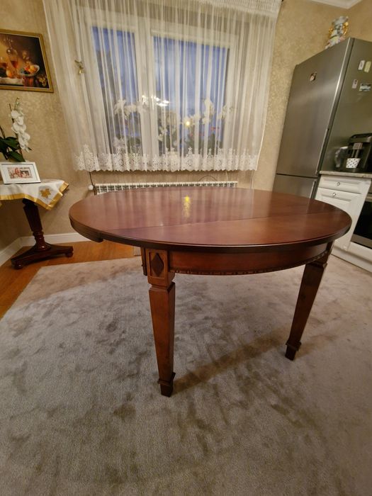 Stół drewniany rozkładany.