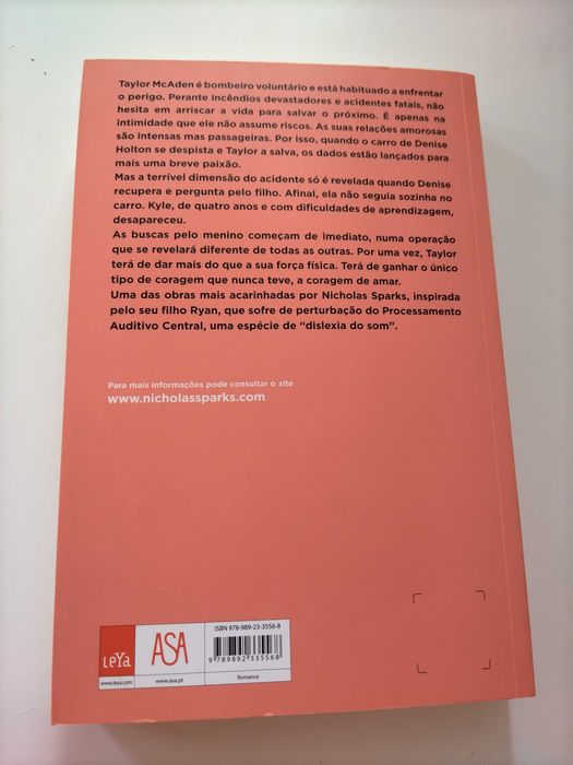 Livro "Corações em silêncio" de Nicholas Sparks