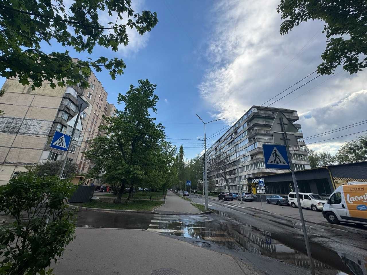 Без% 2-х кім поліпшена сталінка Нивки метро/ Стрийська вул.