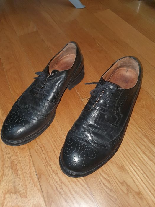 Sapatos pretos clássicos T42