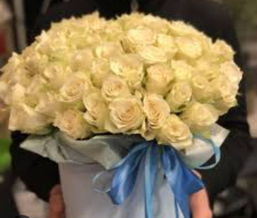 Квіти в коробках та корзинах