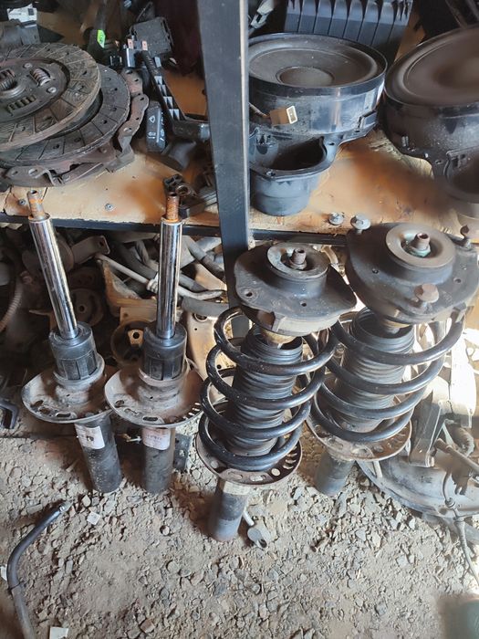 Стойки амортизаторы на Фольксваген Пассат,гольф,кади,Джетта Volkswagen