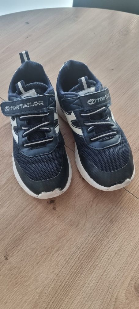 Buty sportowe chłopięce rozm. 33 lekkie na lato