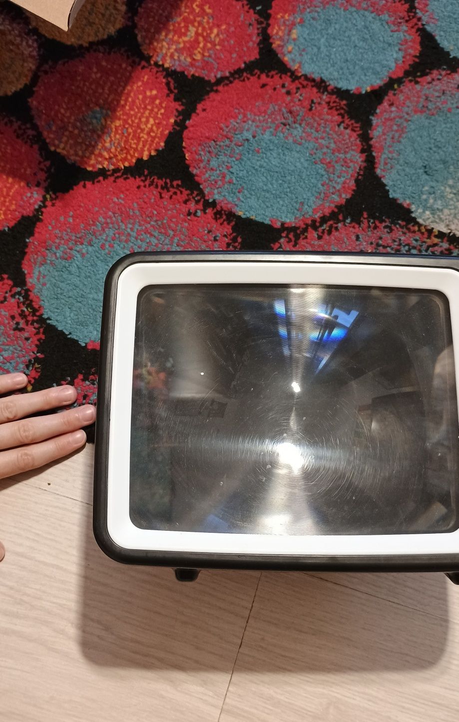 Smartphone - TV. "Telewizor" powiększający obraz z telefonu :) 20zł