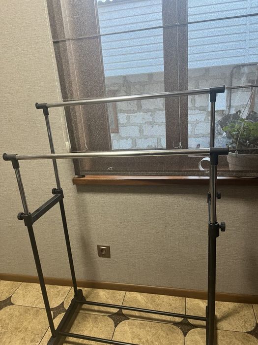 Вішалка для одягу