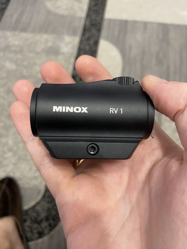 Коліматорний приціл Minox