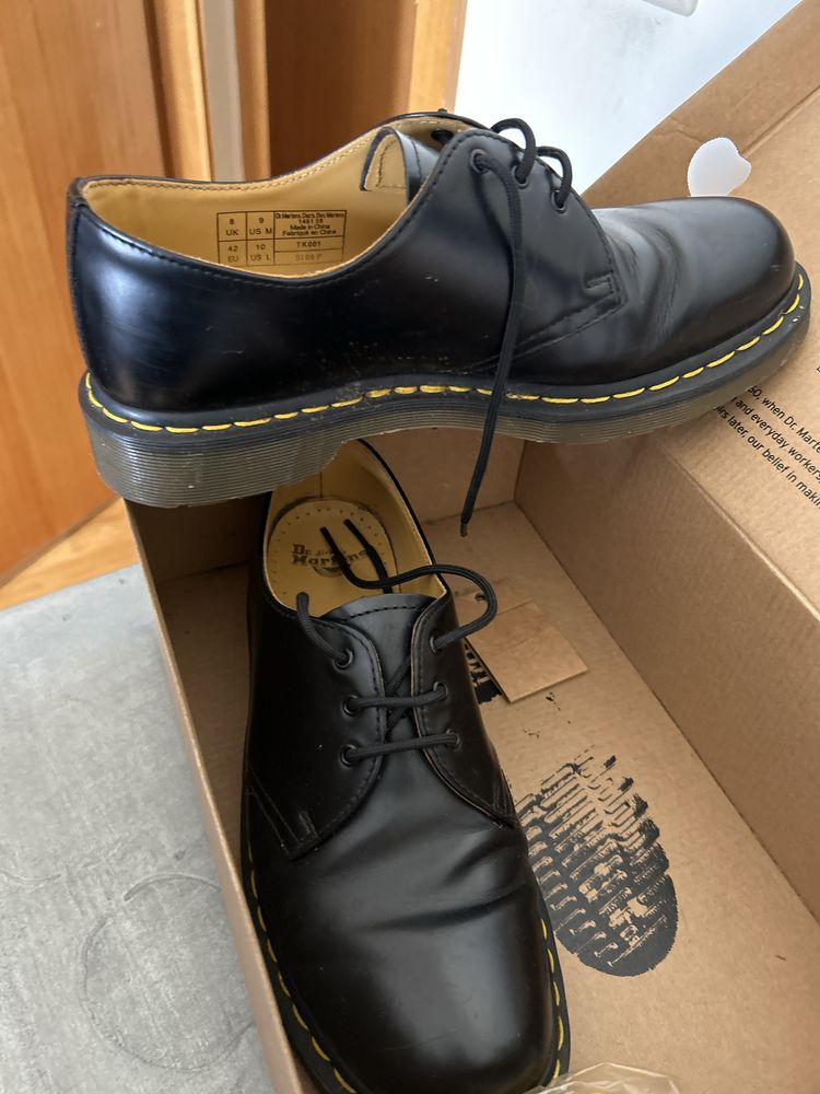 Sapatos Dr. Martens Nº42 muito bom estado