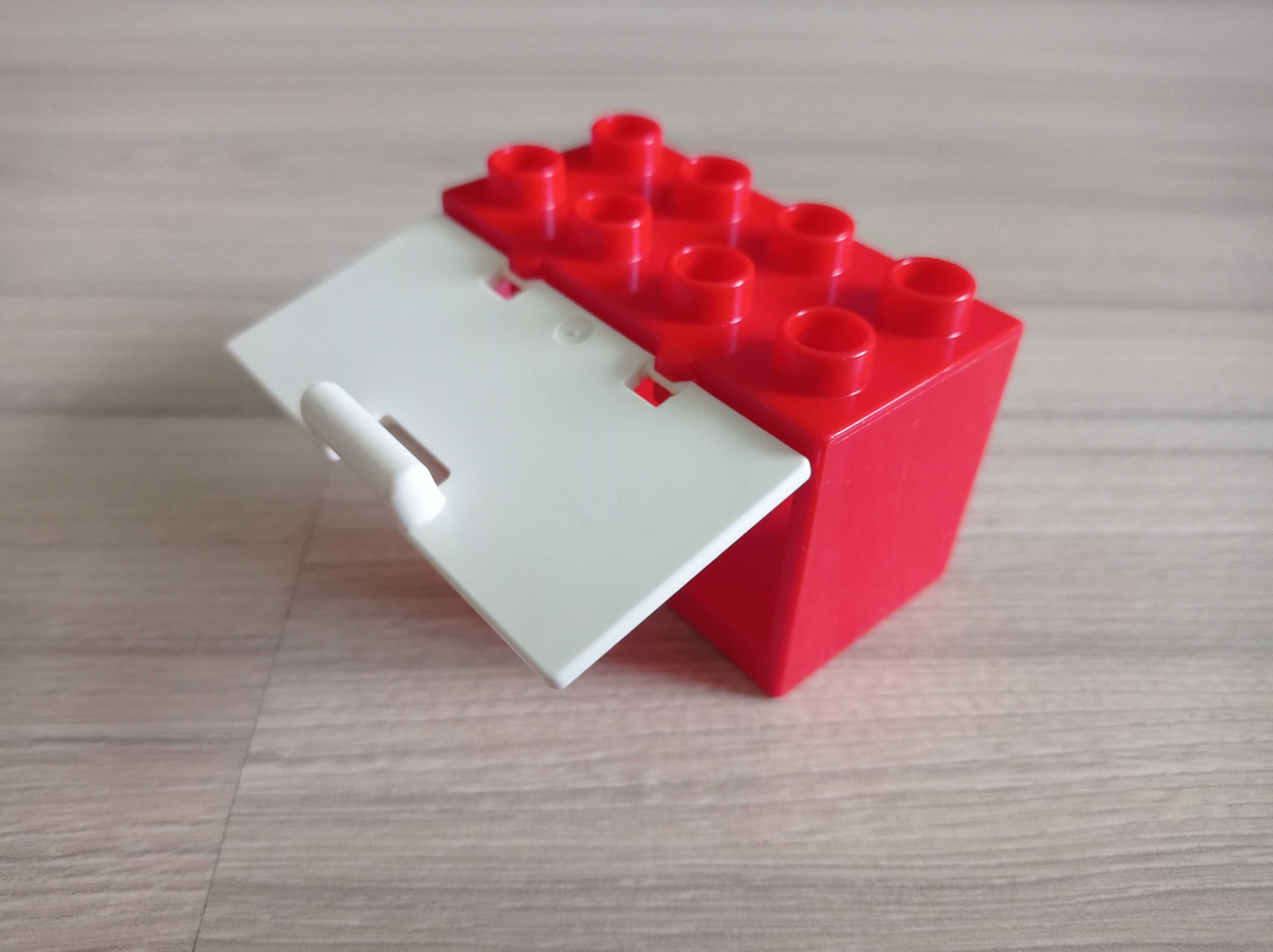 Klocki Lego Duplo, czerwona szafka
