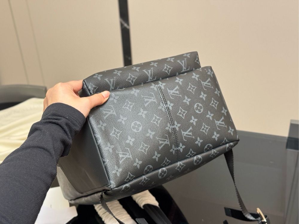 Чоловічий рюкзак в стилі Louis Vuitton