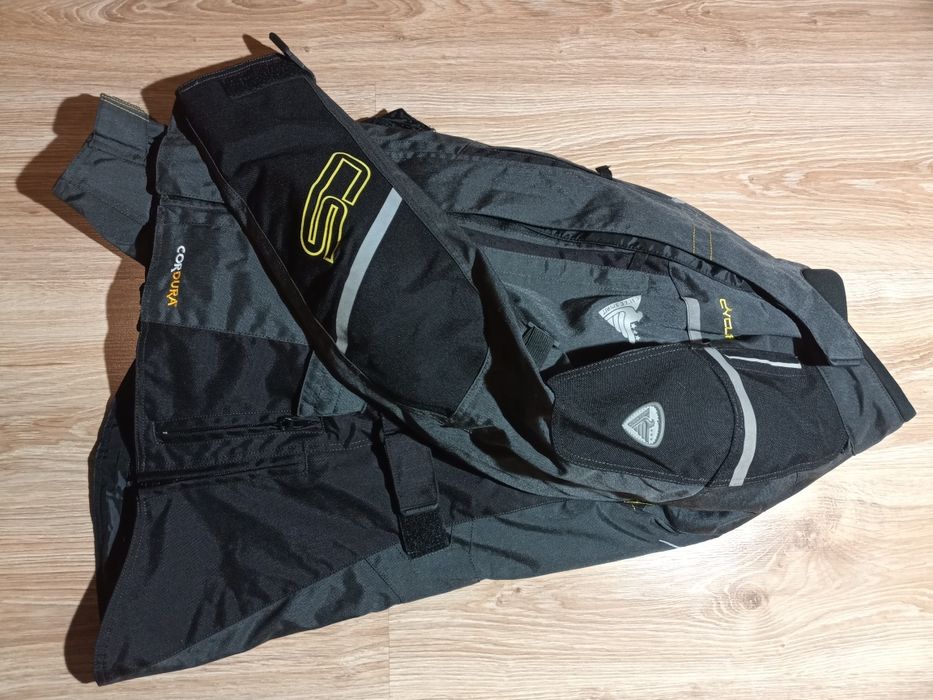 Продам якісну мотокуртку